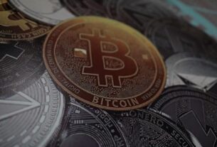 Bitcoin logra valor histórico de 54 mil dólares