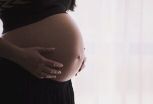 Pfizer inicia pruebas de vacuna anticovid en mujeres embarazadas