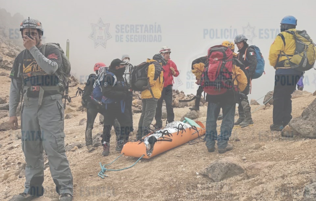 Rescatan a dos alpinistas accidentados en el volcán Iztaccíhuatl