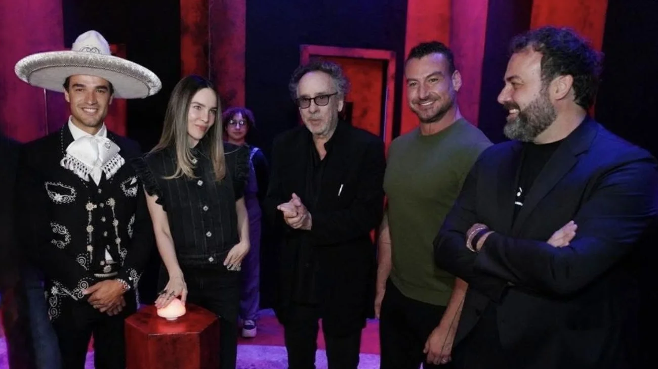 Belinda invitada especial en la inauguración del museo El Laberinto de Tim Burton