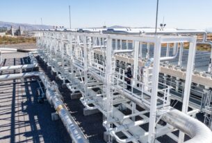 Esentia Energy Systems reporta un notable incremento de utilidades impulsado por mejoras operativas y un sólido fortalecimiento financiero en 2025.