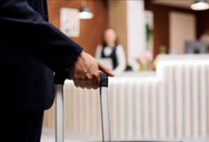 Con el uso de inteligencia artificial y tecnología en la nube, los hoteles mejoran la experiencia del huésped de forma significativa.