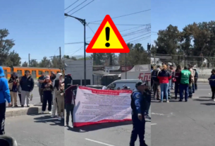 La comunidad escolar de la secundaria técnica 70 cierra Zaragoza en Iztapalapa pidiendo la destitución de su directora.