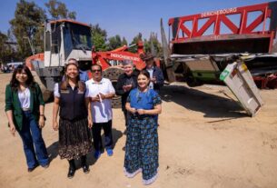 La jefa de Gobierno de CDMX anuncia incentivos para retirar microbuses viejos y fomentar el uso de vehículos eléctricos.