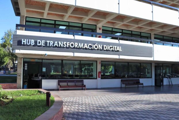 Descubre cómo el Hub de Transformación Digital de UAG fomenta la innovación y formación tecnológica en estudiantes.