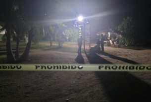 Cuatro personas muertas en un restaurante de Playa Ventura reavivan la crisis de seguridad en Acapulco, afectando al turismo.