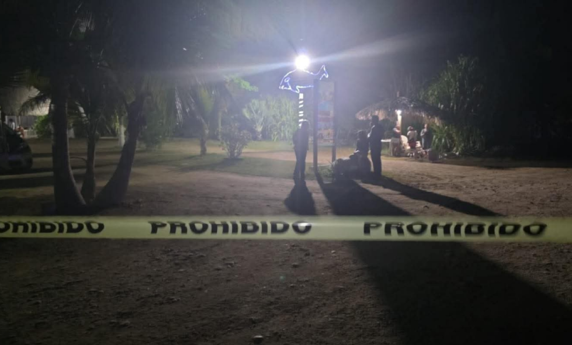 Cuatro personas muertas en un restaurante de Playa Ventura reavivan la crisis de seguridad en Acapulco, afectando al turismo.