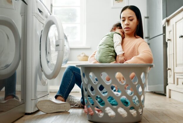 Las madres mexicanas hoy enfrentan desafíos económicos y la presión de un mundo laboral exigente que redefine la maternidad.