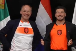 El Orange Bus, procedente de Kansas City, se prepara para su llegada a Monterrey en un evento emocionante.