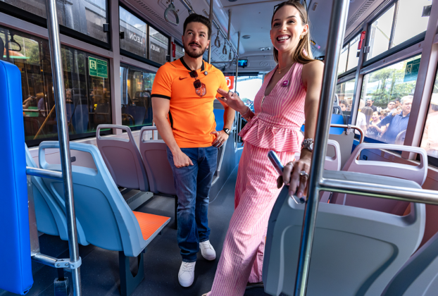 El gobernador Samuel García moderniza el transporte público con la entrega de 30 unidades en el sur de Monterrey.