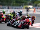 Luca Marini brilla en el Balaton Park, superando dificultades y consolidándose como favorito en la competencia.