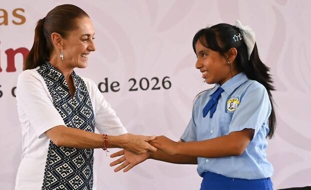 La Presidenta Claudia Sheinbaum llevó a cabo la entrega de la Beca Rita Cetina, beneficiando a millones de estudiantes en el país.