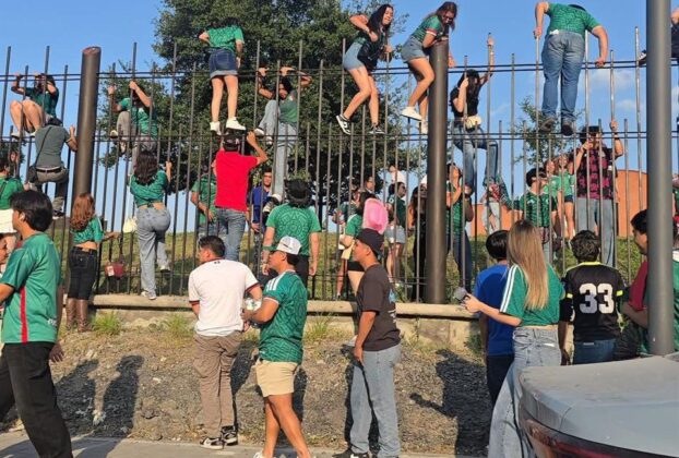Con el inicio del encuentro mundialista, las autoridades instan a los aficionados a evitar las aglomeraciones en el Parque Fundidora.