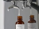 Descubre cómo un suero con cafeína puede transformar tu rutina de cuidado facial cada mañana.