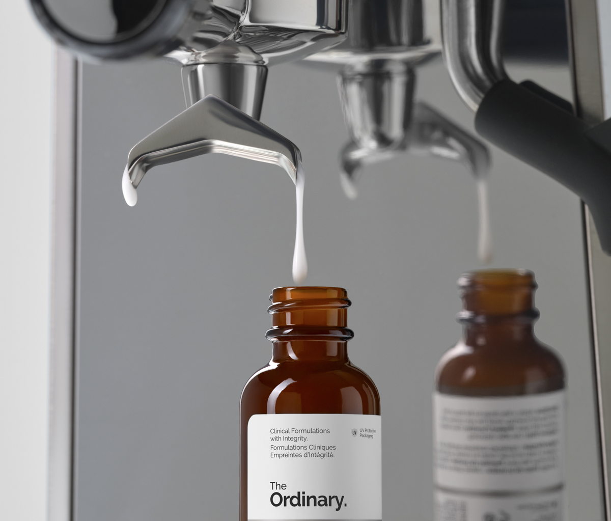 Descubre cómo un suero con cafeína puede transformar tu rutina de cuidado facial cada mañana.