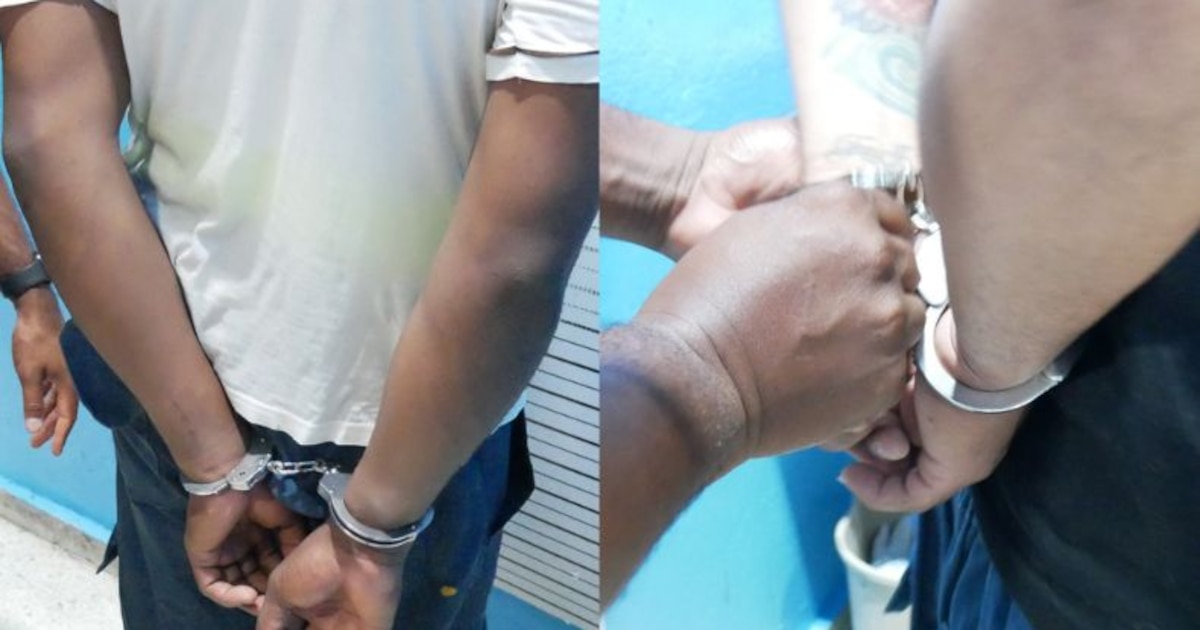La policía de República Dominicana arresta a dos hombres involucrados en el tráfico de cocaína en un aeropuerto local.