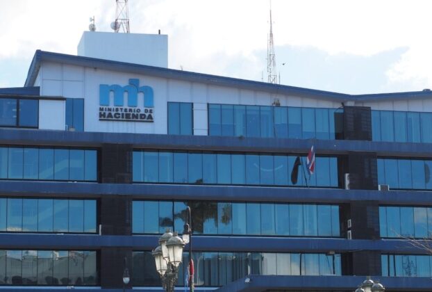 La nueva propuesta del Ministerio de Hacienda busca redefinir delitos tributarios en Costa Rica, generando controversia sobre su impacto.