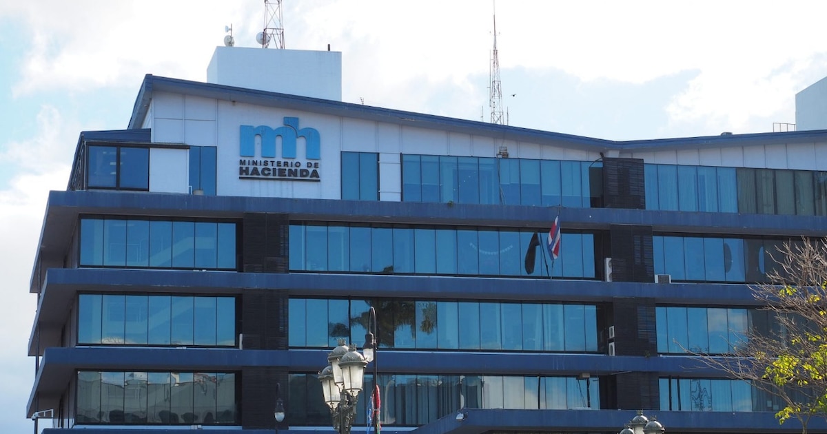 La nueva propuesta del Ministerio de Hacienda busca redefinir delitos tributarios en Costa Rica, generando controversia sobre su impacto.
