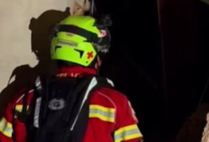 La Cruz Roja Mexicana apoya en el rescate de un hombre en Residencias Sol Marino Garden en Venezuela.