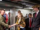 Altos líderes estadounidenses supervisan el despliegue de asistencia en Venezuela tras los recientes terremotos devastadores.