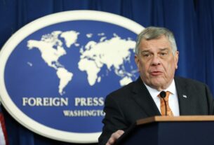 Descubre quién es Michael Kozak, el diplomático clave en la relación de Estados Unidos con América Latina y México.