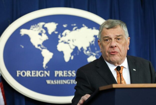 Descubre quién es Michael Kozak, el diplomático clave en la relación de Estados Unidos con América Latina y México.