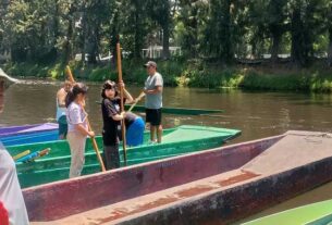 El proyecto Mujeres sobre acallis transforma la cultura de Xochimilco mediante actividades que buscan preservar la navegación tradicional.