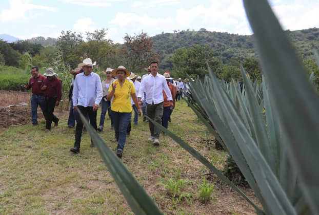 El Gobierno del Estado de México impulsa el interés por el desarrollo agropecuario en jóvenes estudiantes.