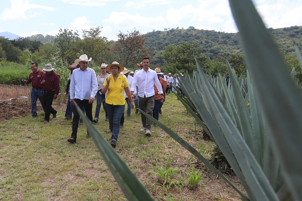 El Gobierno del Estado de México impulsa el interés por el desarrollo agropecuario en jóvenes estudiantes.