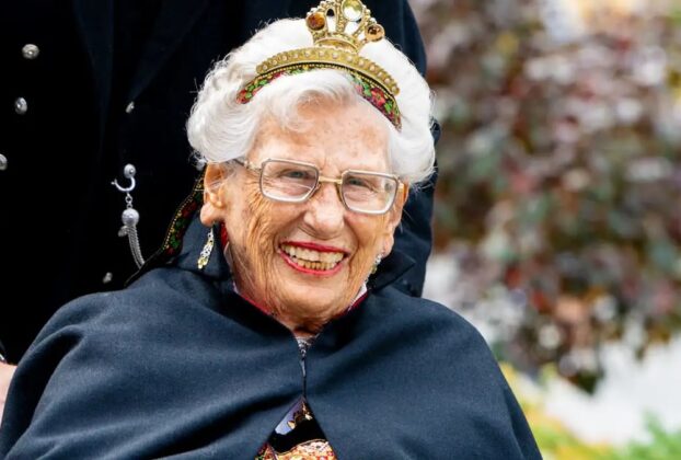 Descubre la vida de la princesa Astrid de Noruega, hermana del rey Harald V, y su importancia cultural.