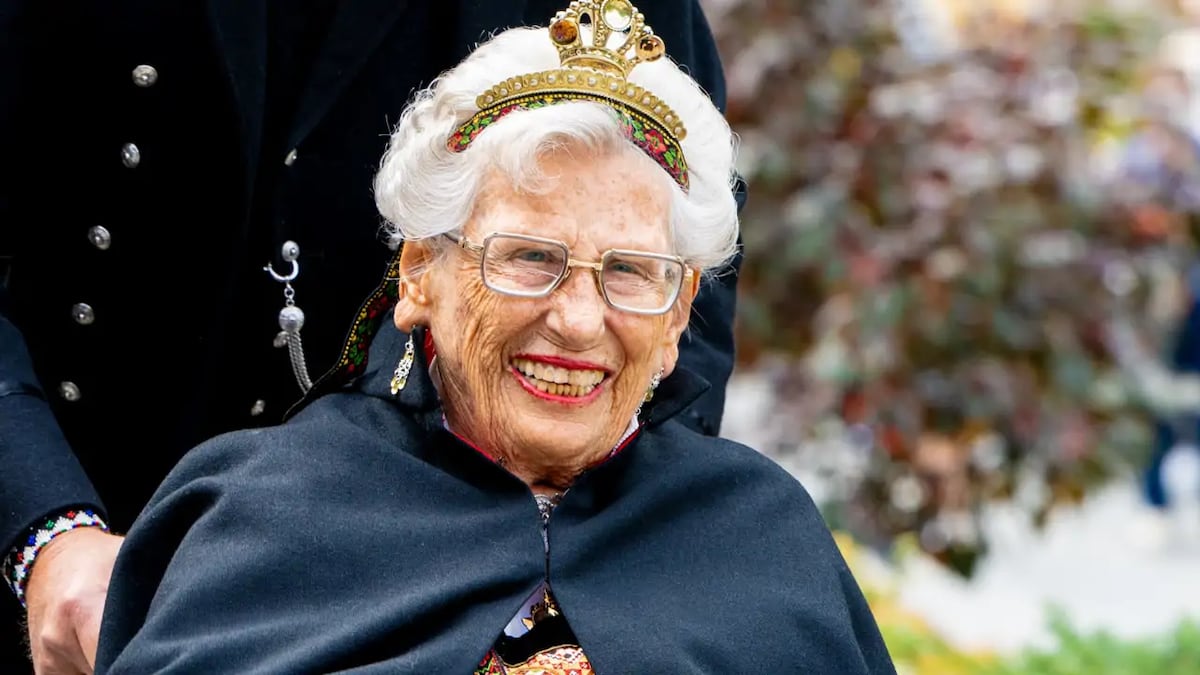 Descubre la vida de la princesa Astrid de Noruega, hermana del rey Harald V, y su importancia cultural.