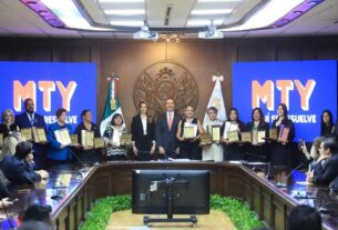 La ciudad de Monterrey reconoce la labor de diez maestros, incluyendo a Claudia Guerra Salazar, figura clave en educación especial.
