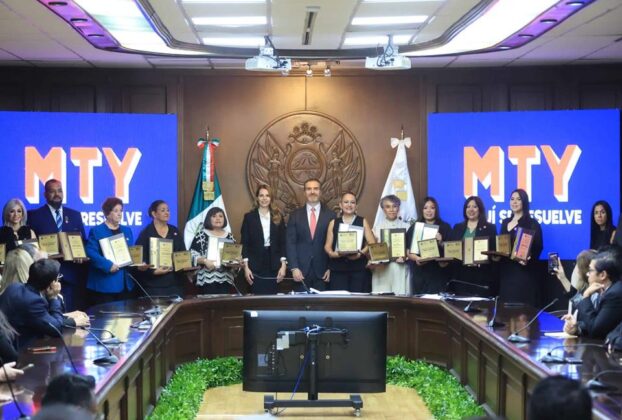 La ciudad de Monterrey reconoce la labor de diez maestros, incluyendo a Claudia Guerra Salazar, figura clave en educación especial.