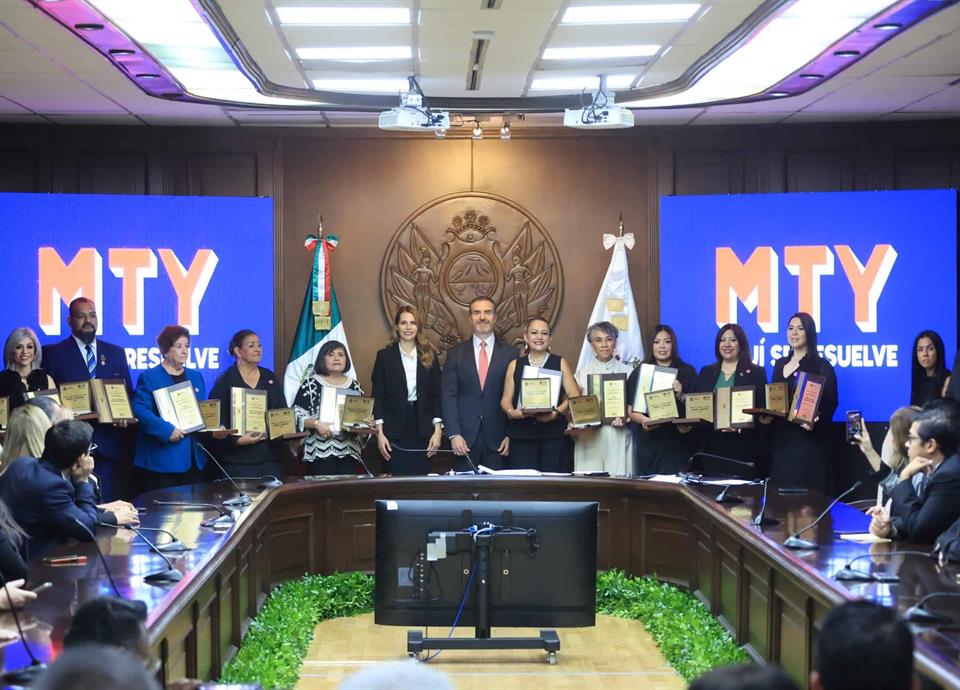 La ciudad de Monterrey reconoce la labor de diez maestros, incluyendo a Claudia Guerra Salazar, figura clave en educación especial.