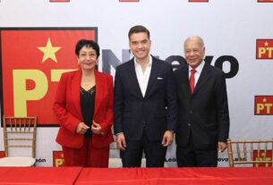 Elizondo, respaldado por el PT, se une a la competencia interna para impulsar la 4T en Nuevo León para 2027.