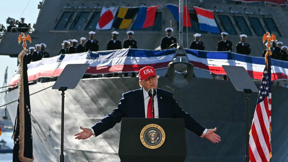 Trump vuelve a hacer mofa de Sheinbaum al referirse al Golfo de América, un momento que no pasa desapercibido.