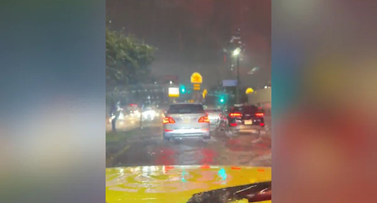 Las fuertes lluvias en Monterrey alertan a Protección Civil y generan encharcamientos en la zona metropolitana. Mantente informado.
