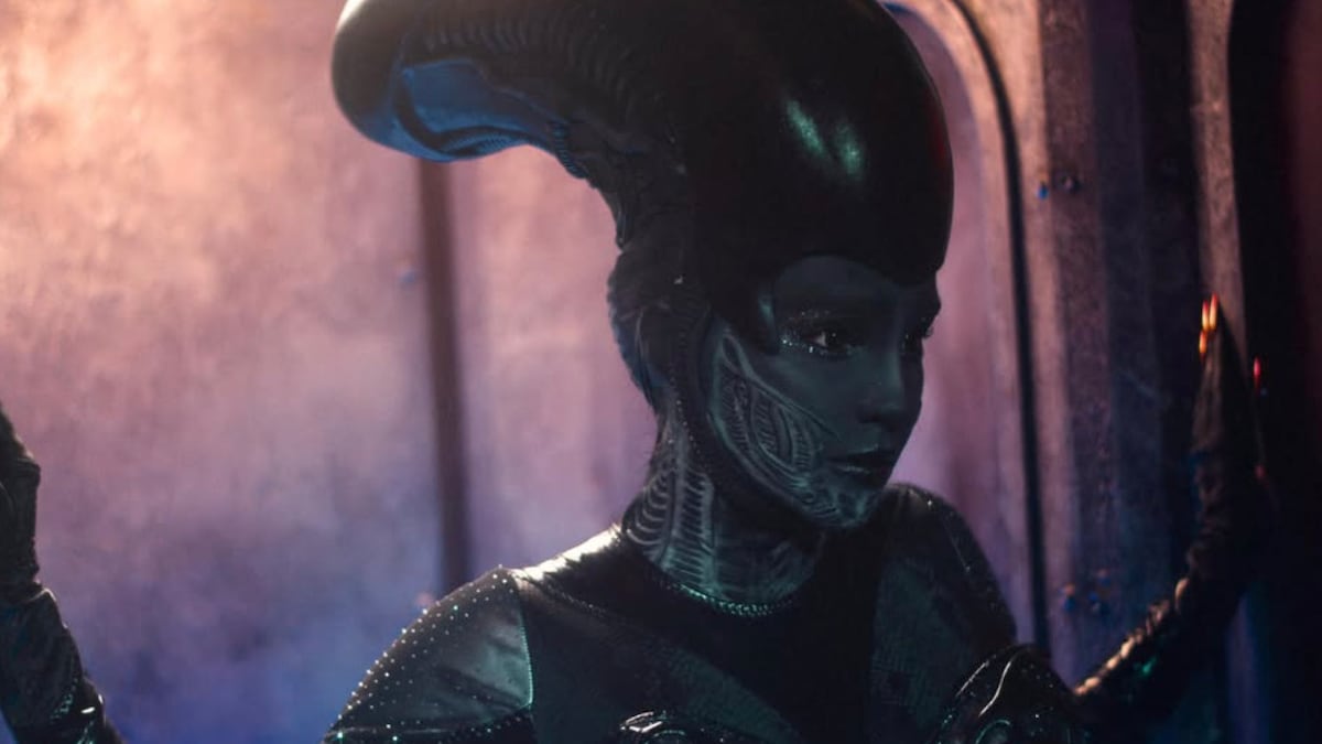 La famosa cantante Belinda derrocha extravagancia con una nave alienígena de lujo para su fiesta Beliween.