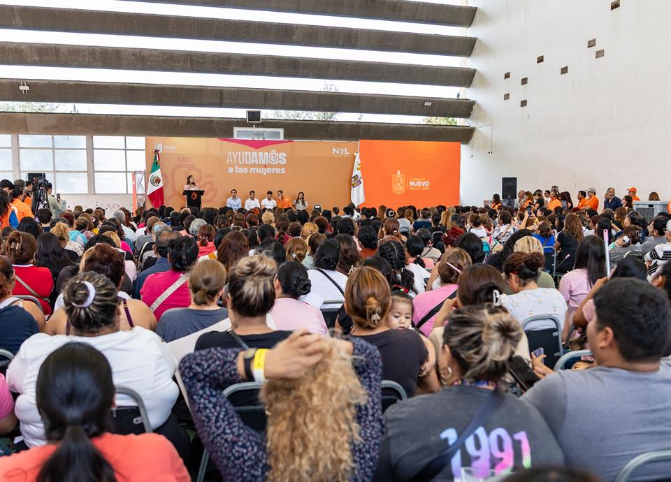 El programa Ayudamos a las Mujeres ha impactado a más de 117 mil beneficiarias en su primer año de funcionamiento.